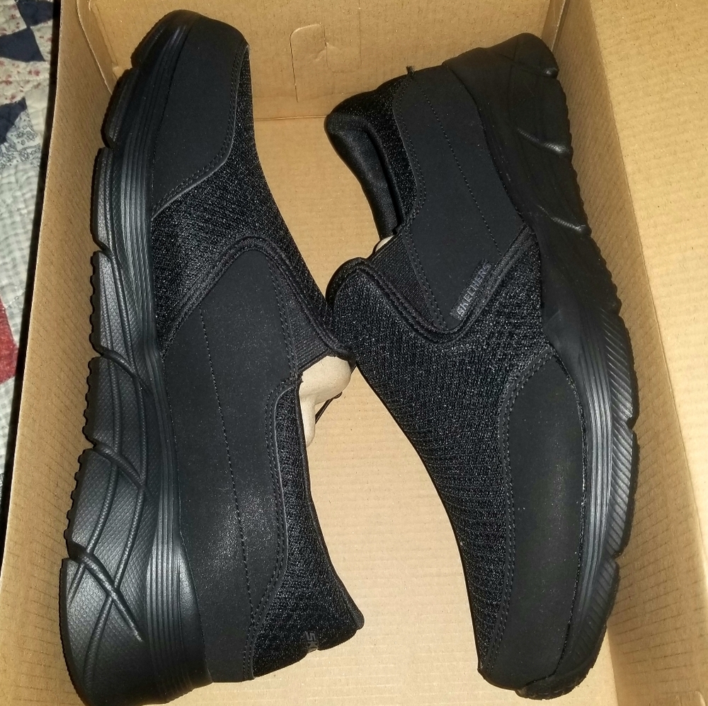 Sketchers sz 13 black slip on